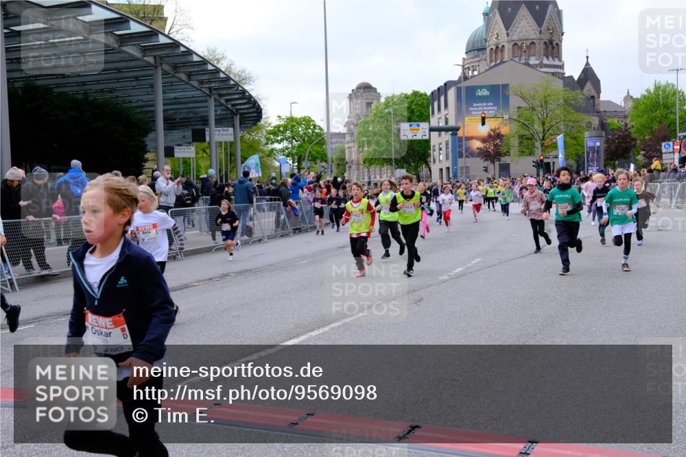 25.04.2026 - Das Zehntel Tim E. http://msf.ph/oto/9569098 25.04.2026 08:56:15 Ziel 1141, 1152, 1229, 1357, 1376, 1583, 1590, 1625, 1683, 1691, 2233, 2237, 2239, 2259, 2484, 2501, 2513, 2515, 2517, 2528, 2778, 2857, 2858, 2860, 2862, 2864, 3052, 3140, 3156, 3367, 3375, 3393, 3484, 3491, 3494, 3530, 3552, 3560, 3579, 3685, 3688, 3714, 3784, 3788, 3930 meine-sportfotos.de