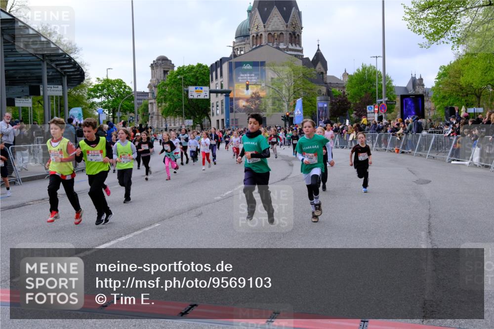 25.04.2026 - Das Zehntel Tim E. http://msf.ph/oto/9569103 25.04.2026 08:56:16 Ziel 1141, 1152, 1170, 1229, 1357, 1376, 1583, 1590, 1683, 1691, 2233, 2237, 2239, 2259, 2484, 2501, 2513, 2515, 2517, 2528, 2778, 2857, 2858, 2860, 2862, 2864, 3052, 3140, 3156, 3367, 3375, 3393, 3484, 3491, 3494, 3530, 3552, 3560, 3579, 3688, 3714, 3784, 3788, 3930 meine-sportfotos.de