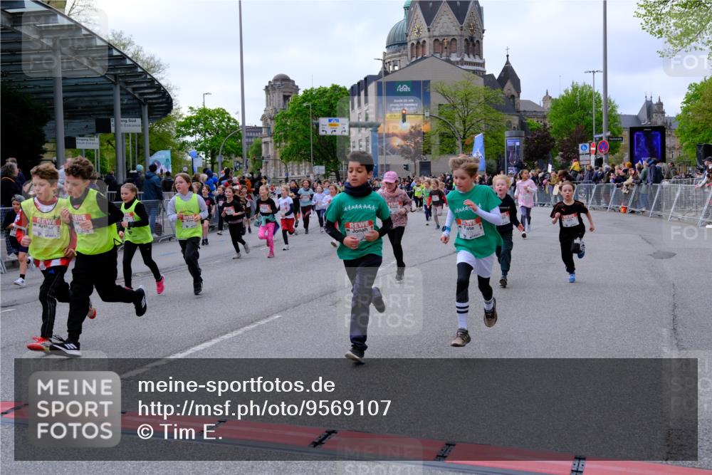 25.04.2026 - Das Zehntel Tim E. http://msf.ph/oto/9569107 25.04.2026 08:56:16 Ziel 1141, 1152, 1170, 1229, 1357, 1376, 1583, 1590, 1683, 1691, 2233, 2237, 2239, 2259, 2484, 2501, 2513, 2515, 2517, 2528, 2778, 2857, 2858, 2860, 2862, 2864, 3052, 3140, 3156, 3367, 3375, 3393, 3484, 3491, 3494, 3530, 3552, 3560, 3579, 3688, 3714, 3784, 3788, 3930 meine-sportfotos.de