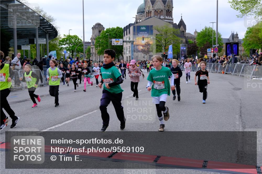 25.04.2026 - Das Zehntel Tim E. http://msf.ph/oto/9569109 25.04.2026 08:56:16 Ziel 1141, 1152, 1170, 1229, 1357, 1376, 1583, 1590, 1683, 1691, 2233, 2237, 2239, 2259, 2484, 2501, 2513, 2515, 2517, 2528, 2778, 2857, 2858, 2860, 2862, 2864, 3052, 3140, 3156, 3367, 3375, 3393, 3484, 3491, 3494, 3530, 3552, 3560, 3579, 3688, 3714, 3784, 3788, 3930 meine-sportfotos.de