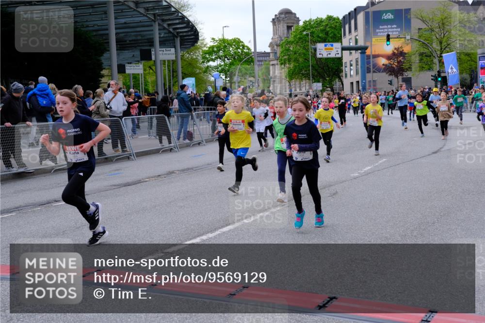 25.04.2026 - Das Zehntel Tim E. http://msf.ph/oto/9569129 25.04.2026 08:56:22 Ziel 1141, 1152, 1170, 1204, 1206, 1357, 1561, 1804, 1814, 1833, 1854, 1905, 2233, 2237, 2239, 2259, 2270, 2274, 2292, 2294, 2336, 2513, 2515, 2517, 2528, 2571, 2708, 2715, 2858, 2860, 2862, 3052, 3138, 3140, 3156, 3274, 3367, 3369, 3375, 3393, 3439, 3453, 3495, 3556, 3566, 3688, 3784, 3930, 4016, 4061, 4062 meine-sportfotos.de