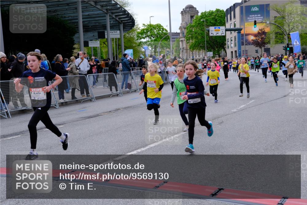 25.04.2026 - Das Zehntel Tim E. http://msf.ph/oto/9569130 25.04.2026 08:56:22 Ziel 1141, 1152, 1170, 1204, 1206, 1357, 1561, 1804, 1814, 1833, 1854, 1905, 2233, 2237, 2239, 2259, 2270, 2274, 2292, 2294, 2336, 2513, 2515, 2517, 2528, 2571, 2708, 2715, 2858, 2860, 2862, 3052, 3138, 3140, 3156, 3274, 3367, 3369, 3375, 3393, 3439, 3453, 3495, 3556, 3566, 3688, 3784, 3930, 4016, 4061, 4062 meine-sportfotos.de