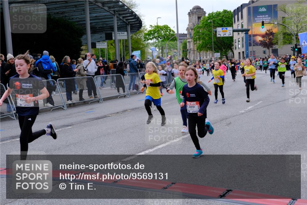 25.04.2026 - Das Zehntel Tim E. http://msf.ph/oto/9569131 25.04.2026 08:56:22 Ziel 1141, 1152, 1170, 1204, 1206, 1357, 1561, 1804, 1814, 1833, 1854, 1905, 2233, 2237, 2239, 2259, 2270, 2274, 2292, 2294, 2336, 2513, 2515, 2517, 2528, 2571, 2708, 2715, 2858, 2860, 2862, 3052, 3138, 3140, 3156, 3274, 3367, 3369, 3375, 3393, 3439, 3453, 3495, 3556, 3566, 3688, 3784, 3930, 4016, 4061, 4062 meine-sportfotos.de