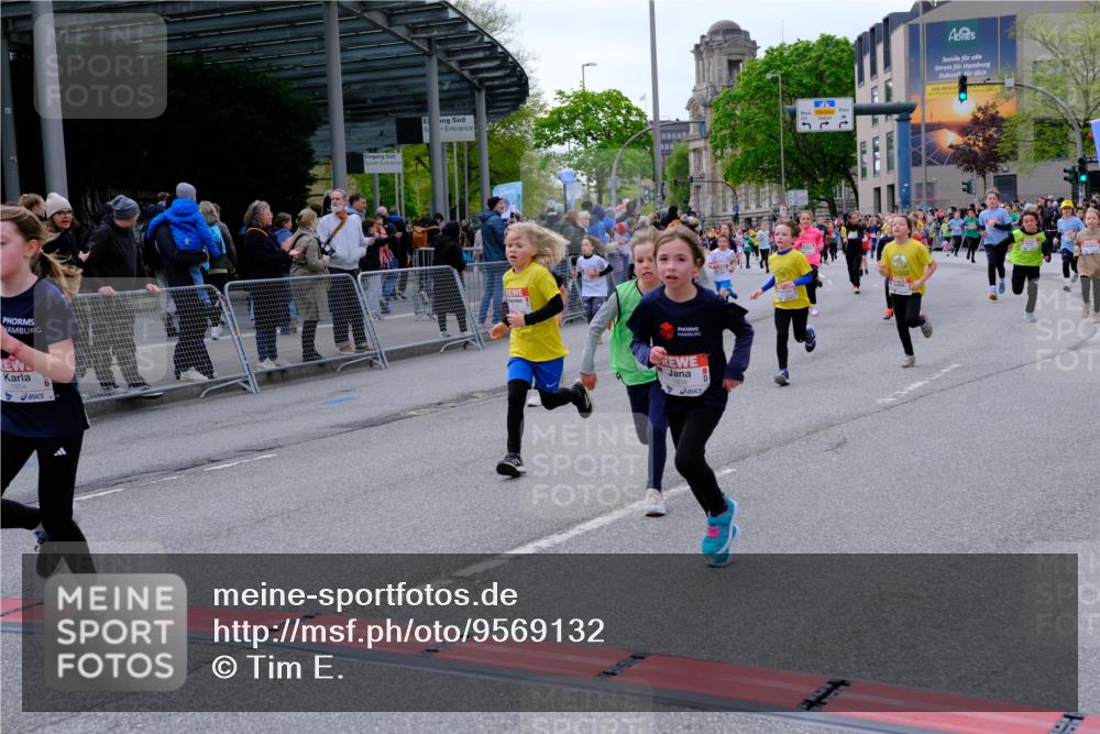 25.04.2026 - Das Zehntel Tim E. http://msf.ph/oto/9569132 25.04.2026 08:56:22 Ziel 1141, 1152, 1170, 1204, 1206, 1357, 1561, 1804, 1814, 1833, 1854, 1905, 2233, 2237, 2239, 2259, 2270, 2274, 2292, 2294, 2336, 2513, 2515, 2517, 2528, 2571, 2708, 2715, 2858, 2860, 2862, 3052, 3138, 3140, 3156, 3274, 3367, 3369, 3375, 3393, 3439, 3453, 3495, 3556, 3566, 3688, 3784, 3930, 4016, 4061, 4062 meine-sportfotos.de