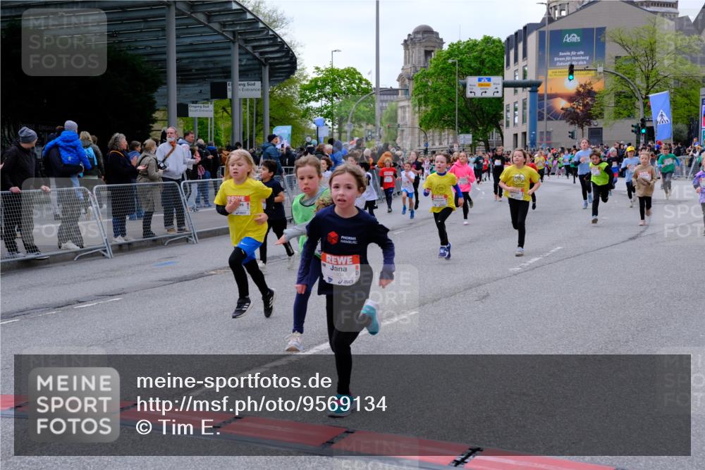 25.04.2026 - Das Zehntel Tim E. http://msf.ph/oto/9569134 25.04.2026 08:56:22 Ziel 1141, 1152, 1170, 1204, 1206, 1357, 1561, 1804, 1814, 1833, 1854, 1905, 2233, 2237, 2239, 2259, 2270, 2274, 2292, 2294, 2336, 2513, 2515, 2517, 2528, 2571, 2708, 2715, 2858, 2860, 2862, 3052, 3138, 3140, 3156, 3274, 3367, 3369, 3375, 3393, 3439, 3453, 3495, 3556, 3566, 3688, 3784, 3930, 4016, 4061, 4062 meine-sportfotos.de