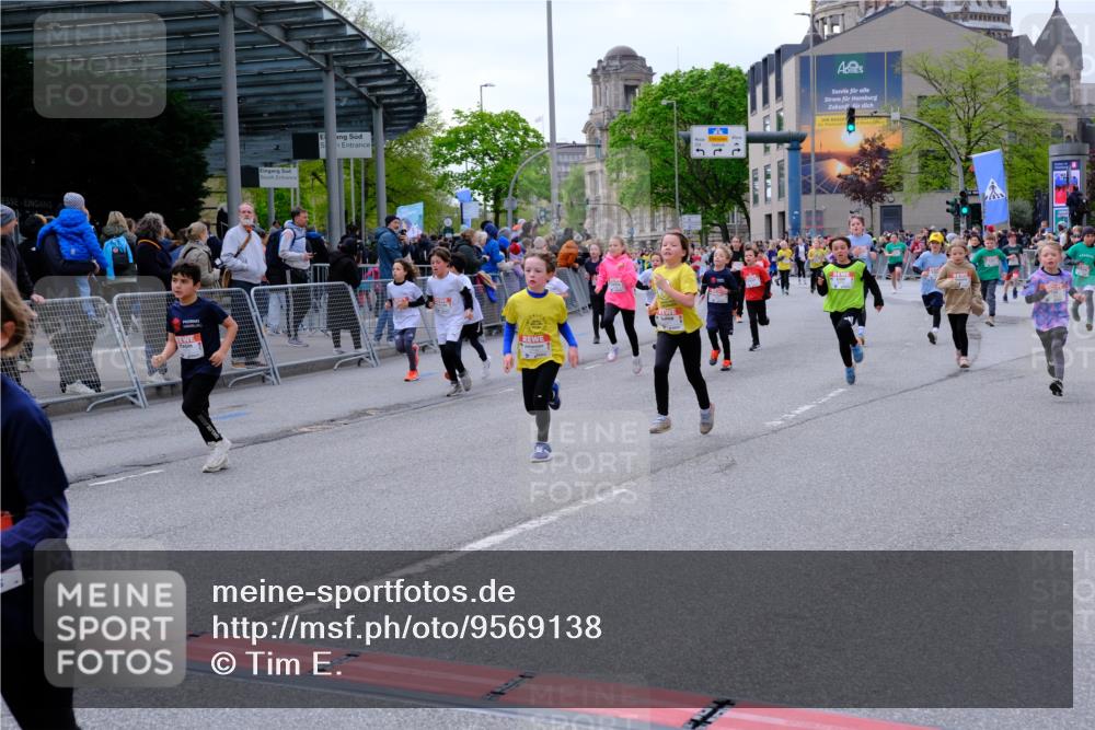 25.04.2026 - Das Zehntel Tim E. http://msf.ph/oto/9569138 25.04.2026 08:56:23 Ziel 1141, 1152, 1170, 1204, 1206, 1357, 1561, 1804, 1814, 1833, 1854, 1905, 2237, 2239, 2259, 2270, 2274, 2292, 2294, 2336, 2399, 2515, 2517, 2571, 2708, 2715, 2858, 2860, 2862, 3052, 3138, 3140, 3156, 3274, 3367, 3369, 3375, 3393, 3439, 3453, 3495, 3556, 3566, 3784, 3930, 4016, 4061, 4062 meine-sportfotos.de