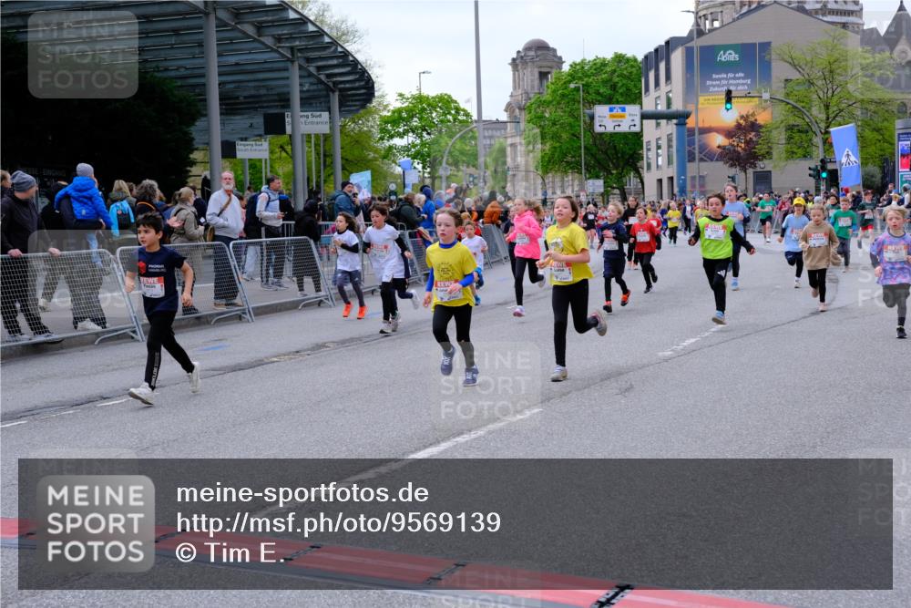 25.04.2026 - Das Zehntel Tim E. http://msf.ph/oto/9569139 25.04.2026 08:56:23 Ziel 1141, 1152, 1170, 1204, 1206, 1357, 1561, 1804, 1814, 1833, 1854, 1905, 2237, 2239, 2259, 2270, 2274, 2292, 2294, 2336, 2399, 2515, 2517, 2571, 2708, 2715, 2858, 2860, 2862, 3052, 3138, 3140, 3156, 3274, 3367, 3369, 3375, 3393, 3439, 3453, 3495, 3556, 3566, 3784, 3930, 4016, 4061, 4062 meine-sportfotos.de