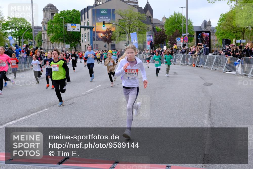 25.04.2026 - Das Zehntel Tim E. http://msf.ph/oto/9569144 25.04.2026 08:56:24 Ziel 1141, 1152, 1170, 1204, 1206, 1262, 1357, 1561, 1713, 1804, 1814, 1833, 1854, 1905, 2237, 2239, 2259, 2270, 2274, 2292, 2294, 2336, 2399, 2443, 2515, 2571, 2708, 2715, 2858, 2860, 2862, 3047, 3052, 3068, 3138, 3274, 3367, 3369, 3375, 3393, 3439, 3453, 3495, 3556, 3566, 3784, 3930, 4016, 4061, 4062 meine-sportfotos.de