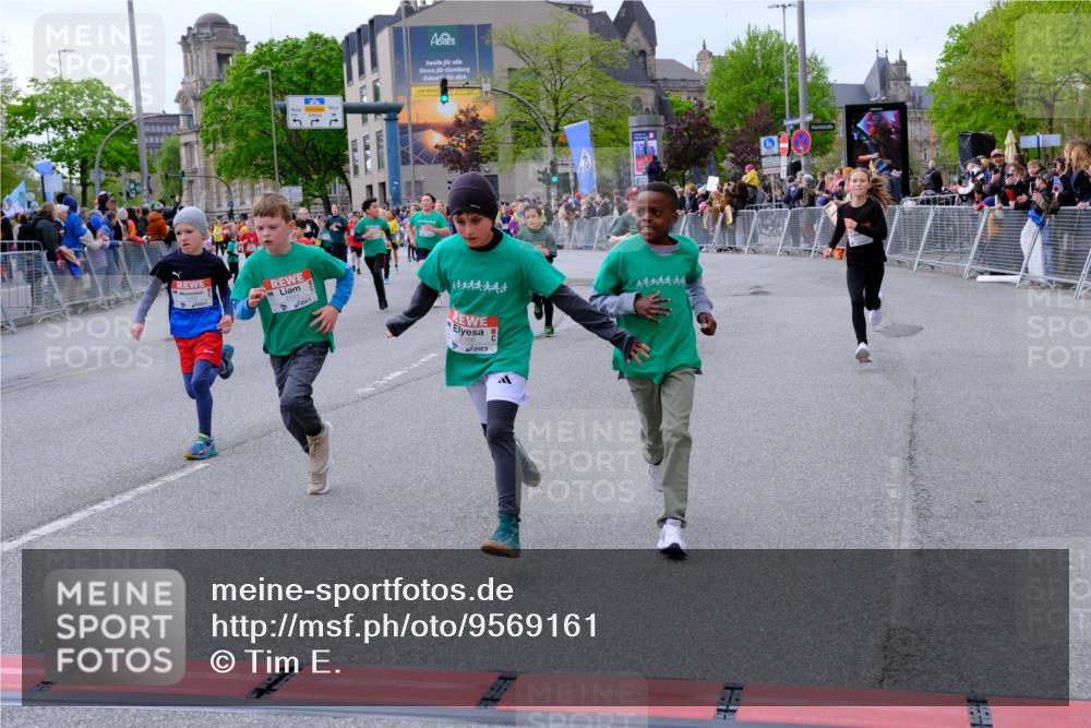 25.04.2026 - Das Zehntel Tim E. http://msf.ph/oto/9569161 25.04.2026 08:56:28 Ziel 1170, 1204, 1206, 1262, 1322, 1329, 1561, 1713, 1804, 1814, 1833, 1854, 1905, 2270, 2274, 2292, 2294, 2336, 2399, 2443, 2512, 2522, 2563, 2571, 2708, 2715, 3047, 3068, 3138, 3274, 3369, 3420, 3439, 3453, 3495, 3556, 3566, 4016, 4061, 4062 meine-sportfotos.de