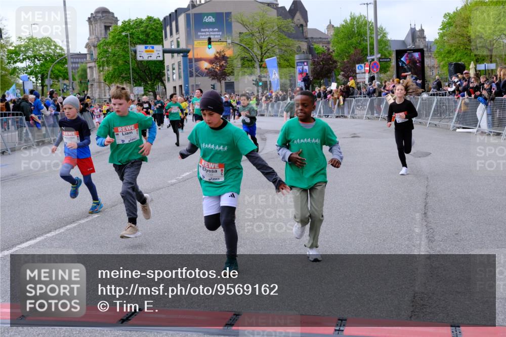 25.04.2026 - Das Zehntel Tim E. http://msf.ph/oto/9569162 25.04.2026 08:56:28 Ziel 1170, 1204, 1206, 1262, 1322, 1329, 1561, 1713, 1804, 1814, 1833, 1854, 1905, 2270, 2274, 2292, 2294, 2336, 2399, 2443, 2512, 2522, 2563, 2571, 2708, 2715, 3047, 3068, 3138, 3274, 3369, 3420, 3439, 3453, 3495, 3556, 3566, 4016, 4061, 4062 meine-sportfotos.de