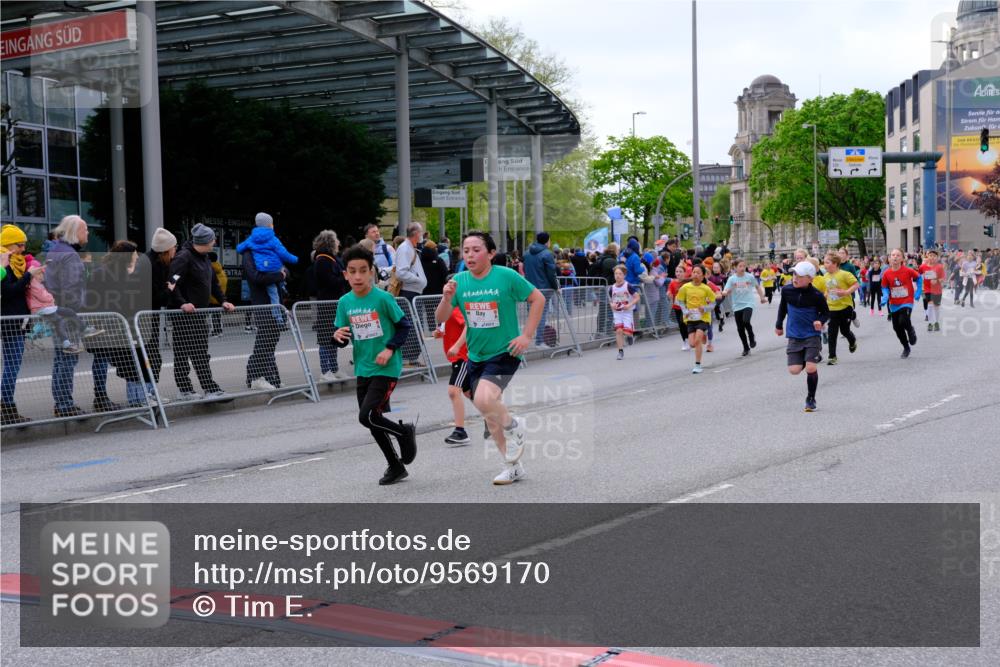 25.04.2026 - Das Zehntel Tim E. http://msf.ph/oto/9569170 25.04.2026 08:56:32 Ziel 1204, 1206, 1262, 1322, 1329, 1563, 1566, 1713, 1833, 1905, 2247, 2274, 2336, 2399, 2443, 2512, 2522, 2563, 2571, 2805, 2970, 2979, 3047, 3068, 3138, 3184, 3197, 3420, 3439, 3453, 3495, 3556, 3566, 4071 meine-sportfotos.de