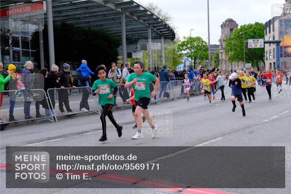 25.04.2026 - Das Zehntel Tim E. http://msf.ph/oto/9569171 25.04.2026 08:56:32 Ziel 1204, 1206, 1262, 1322, 1329, 1563, 1566, 1713, 1833, 1905, 2247, 2274, 2336, 2399, 2443, 2512, 2522, 2563, 2571, 2805, 2970, 2979, 3047, 3068, 3138, 3184, 3197, 3420, 3439, 3453, 3495, 3556, 3566, 4071 meine-sportfotos.de