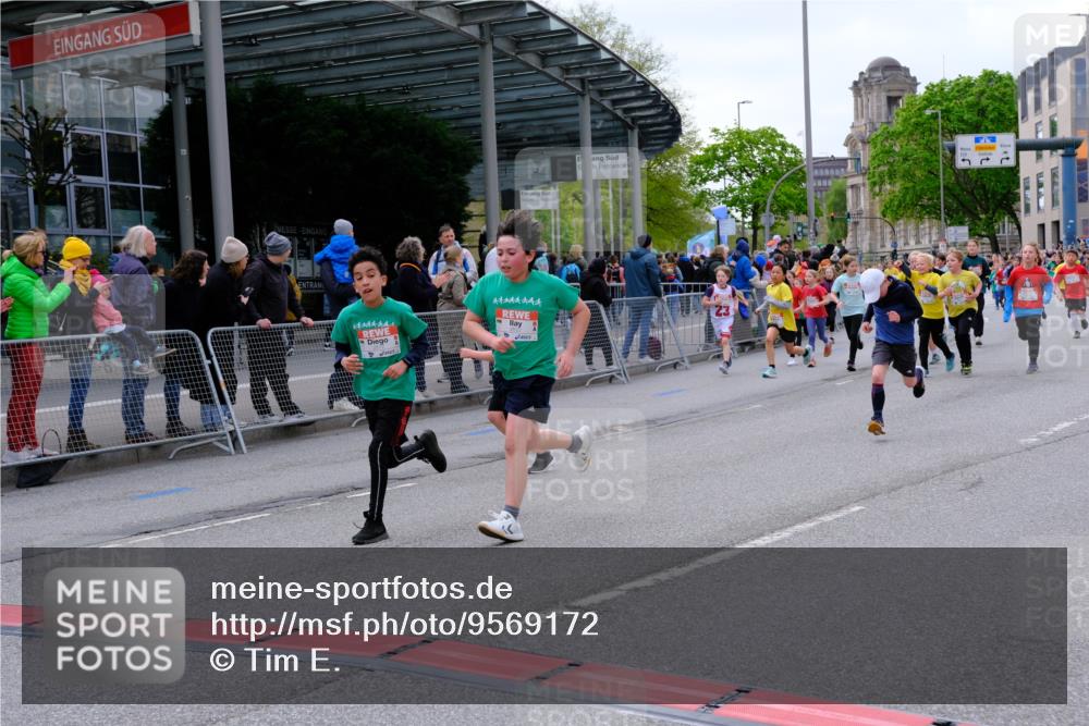 25.04.2026 - Das Zehntel Tim E. http://msf.ph/oto/9569172 25.04.2026 08:56:32 Ziel 1204, 1206, 1262, 1322, 1329, 1563, 1566, 1713, 1833, 1905, 2247, 2274, 2336, 2399, 2443, 2512, 2522, 2563, 2571, 2805, 2970, 2979, 3047, 3068, 3138, 3184, 3197, 3420, 3439, 3453, 3495, 3556, 3566, 4071 meine-sportfotos.de