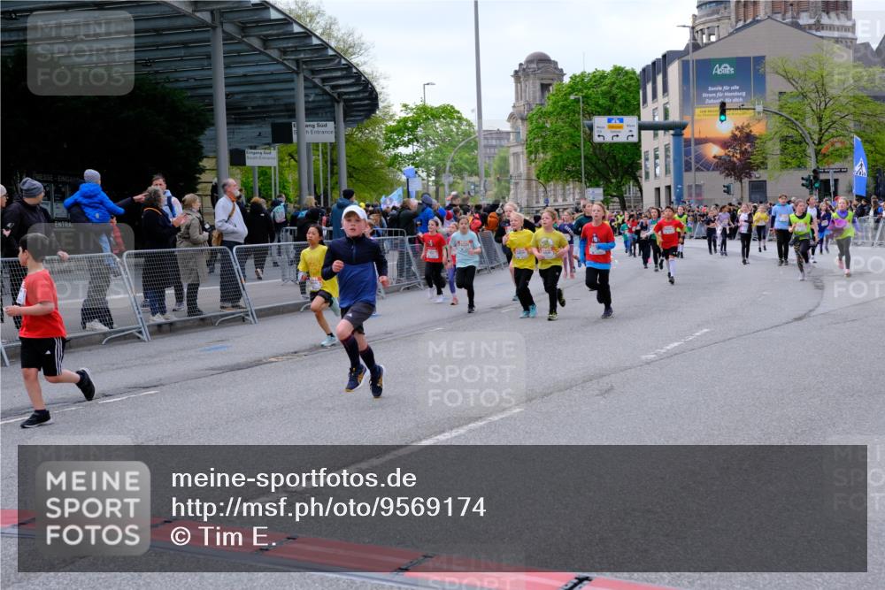 25.04.2026 - Das Zehntel Tim E. http://msf.ph/oto/9569174 25.04.2026 08:56:33 Ziel 1204, 1206, 1262, 1322, 1329, 1557, 1563, 1564, 1566, 1713, 1833, 2076, 2247, 2274, 2399, 2429, 2443, 2512, 2522, 2563, 2571, 2629, 2805, 2970, 2979, 3047, 3068, 3122, 3184, 3197, 3420, 3439, 3453, 3495, 3556, 3566, 4071 meine-sportfotos.de