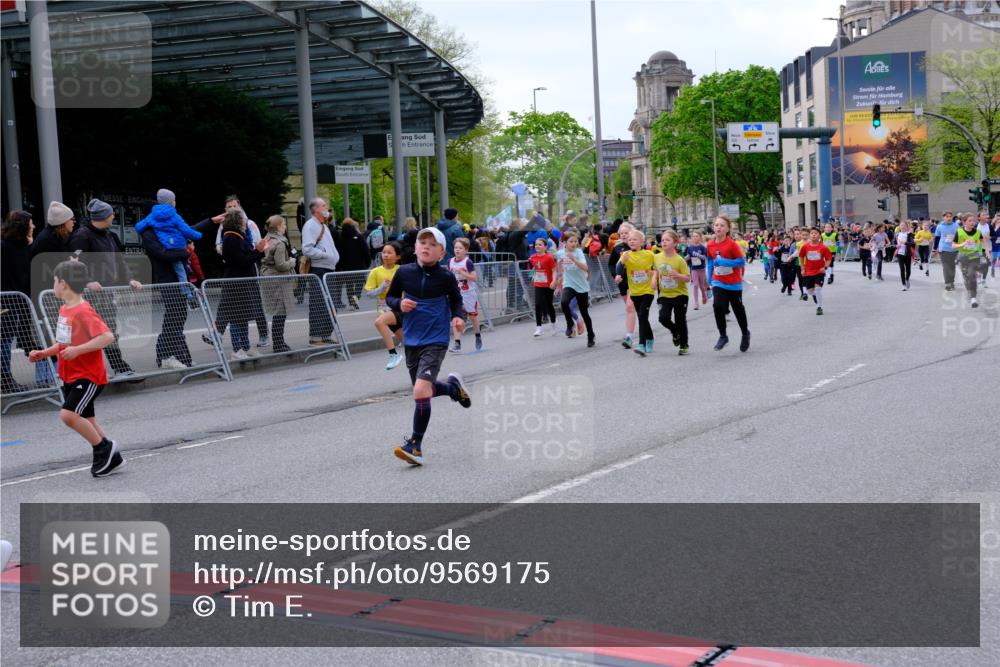 25.04.2026 - Das Zehntel Tim E. http://msf.ph/oto/9569175 25.04.2026 08:56:33 Ziel 1204, 1206, 1262, 1322, 1329, 1557, 1563, 1564, 1566, 1713, 1833, 2076, 2247, 2274, 2399, 2429, 2443, 2512, 2522, 2563, 2571, 2629, 2805, 2970, 2979, 3047, 3068, 3122, 3184, 3197, 3420, 3439, 3453, 3495, 3556, 3566, 4071 meine-sportfotos.de