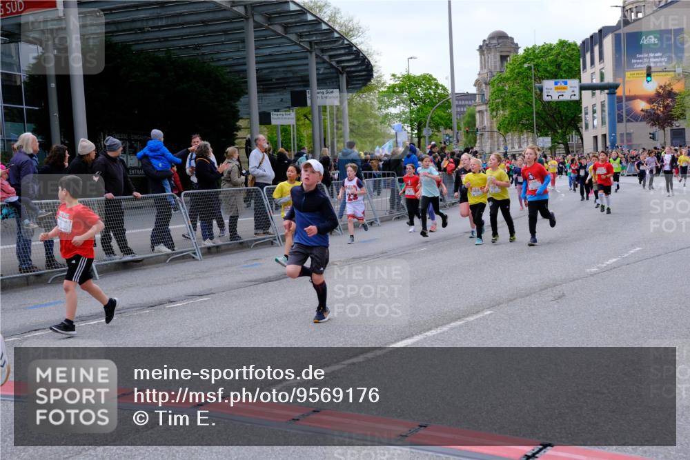 25.04.2026 - Das Zehntel Tim E. http://msf.ph/oto/9569176 25.04.2026 08:56:33 Ziel 1204, 1206, 1262, 1322, 1329, 1557, 1563, 1564, 1566, 1713, 1833, 2076, 2247, 2274, 2399, 2429, 2443, 2512, 2522, 2563, 2571, 2629, 2805, 2970, 2979, 3047, 3068, 3122, 3184, 3197, 3420, 3439, 3453, 3495, 3556, 3566, 4071 meine-sportfotos.de