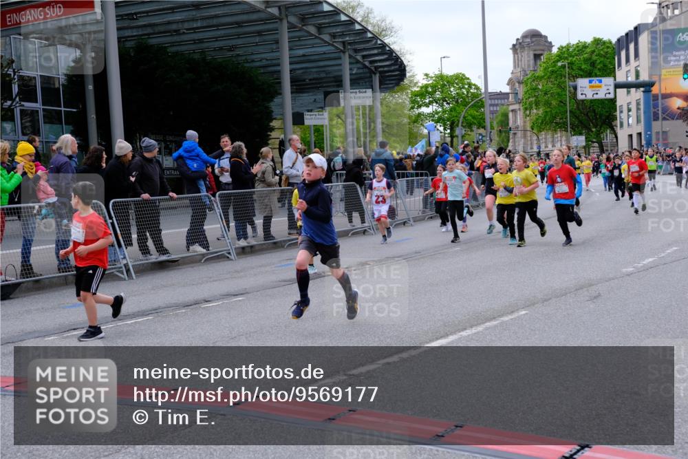 25.04.2026 - Das Zehntel Tim E. http://msf.ph/oto/9569177 25.04.2026 08:56:33 Ziel 1204, 1206, 1262, 1322, 1329, 1557, 1563, 1564, 1566, 1713, 1833, 2076, 2247, 2274, 2399, 2429, 2443, 2512, 2522, 2563, 2571, 2629, 2805, 2970, 2979, 3047, 3068, 3122, 3184, 3197, 3420, 3439, 3453, 3495, 3556, 3566, 4071 meine-sportfotos.de