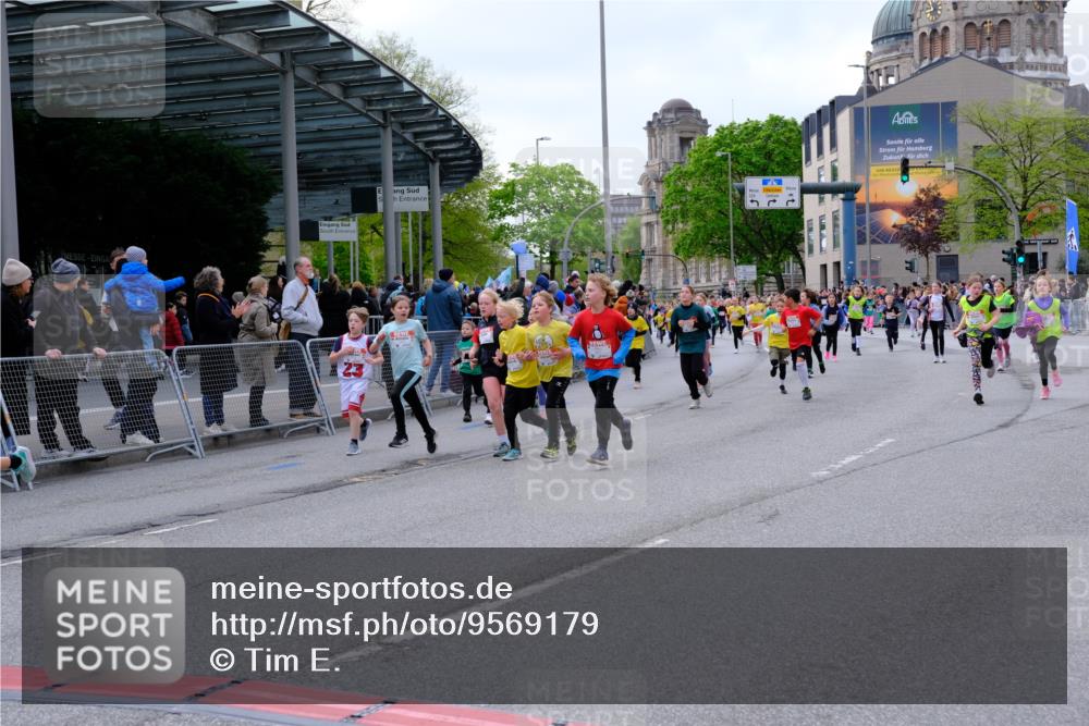 25.04.2026 - Das Zehntel Tim E. http://msf.ph/oto/9569179 25.04.2026 08:56:34 Ziel 1204, 1206, 1262, 1280, 1322, 1329, 1555, 1557, 1563, 1564, 1566, 1713, 1833, 2076, 2247, 2274, 2399, 2429, 2443, 2512, 2522, 2563, 2571, 2629, 2805, 2835, 2970, 2979, 3047, 3068, 3122, 3184, 3197, 3420, 3439, 3556, 3566, 4071 meine-sportfotos.de