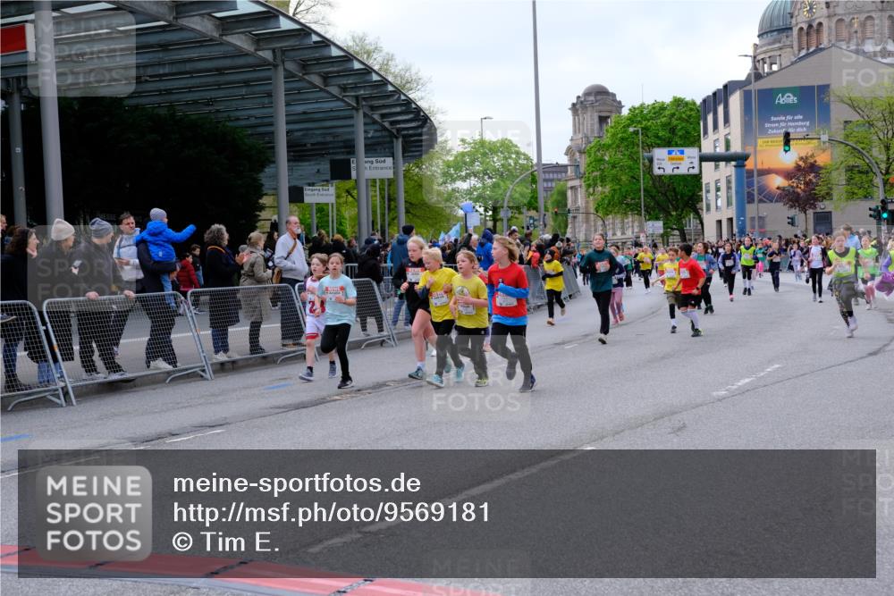 25.04.2026 - Das Zehntel Tim E. http://msf.ph/oto/9569181 25.04.2026 08:56:34 Ziel 1204, 1206, 1262, 1280, 1322, 1329, 1555, 1557, 1563, 1564, 1566, 1713, 1833, 2076, 2247, 2274, 2399, 2429, 2443, 2512, 2522, 2563, 2571, 2629, 2805, 2835, 2970, 2979, 3047, 3068, 3122, 3184, 3197, 3420, 3439, 3556, 3566, 4071 meine-sportfotos.de