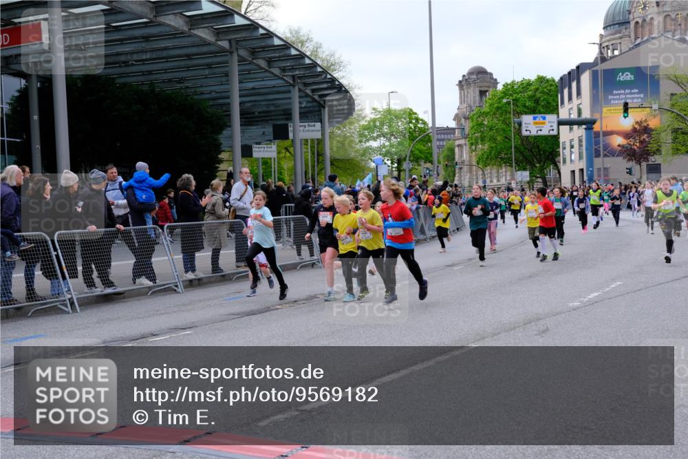 25.04.2026 - Das Zehntel Tim E. http://msf.ph/oto/9569182 25.04.2026 08:56:34 Ziel 1204, 1206, 1262, 1280, 1322, 1329, 1555, 1557, 1563, 1564, 1566, 1713, 1833, 2076, 2247, 2274, 2399, 2429, 2443, 2512, 2522, 2563, 2571, 2629, 2805, 2835, 2970, 2979, 3047, 3068, 3122, 3184, 3197, 3420, 3439, 3556, 3566, 4071 meine-sportfotos.de