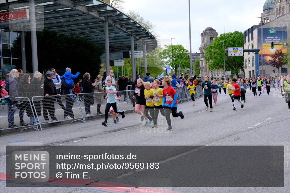 25.04.2026 - Das Zehntel Tim E. http://msf.ph/oto/9569183 25.04.2026 08:56:34 Ziel 1204, 1206, 1262, 1280, 1322, 1329, 1555, 1557, 1563, 1564, 1566, 1713, 1833, 2076, 2247, 2274, 2399, 2429, 2443, 2512, 2522, 2563, 2571, 2629, 2805, 2835, 2970, 2979, 3047, 3068, 3122, 3184, 3197, 3420, 3439, 3556, 3566, 4071 meine-sportfotos.de