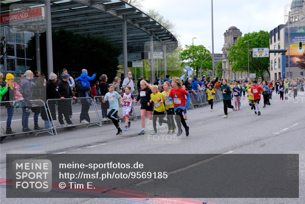 25.04.2026 - Das Zehntel Tim E. http://msf.ph/oto/9569185 25.04.2026 08:56:34 Ziel 1204, 1206, 1262, 1280, 1322, 1329, 1555, 1557, 1563, 1564, 1566, 1713, 1833, 2076, 2247, 2274, 2399, 2429, 2443, 2512, 2522, 2563, 2571, 2629, 2805, 2835, 2970, 2979, 3047, 3068, 3122, 3184, 3197, 3420, 3439, 3556, 3566, 4071 meine-sportfotos.de