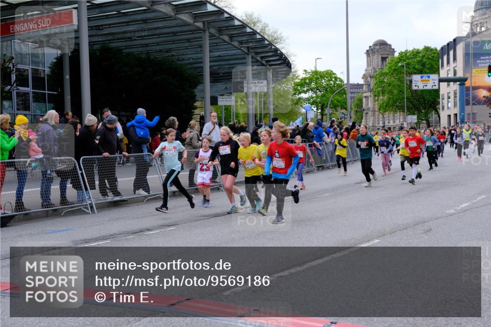 25.04.2026 - Das Zehntel Tim E. http://msf.ph/oto/9569186 25.04.2026 08:56:34 Ziel 1204, 1206, 1262, 1280, 1322, 1329, 1555, 1557, 1563, 1564, 1566, 1713, 1833, 2076, 2247, 2274, 2399, 2429, 2443, 2512, 2522, 2563, 2571, 2629, 2805, 2835, 2970, 2979, 3047, 3068, 3122, 3184, 3197, 3420, 3439, 3556, 3566, 4071 meine-sportfotos.de