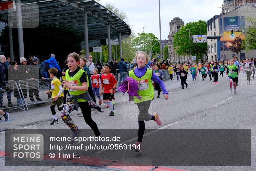 25.04.2026 - Das Zehntel Tim E. http://msf.ph/oto/9569194 25.04.2026 08:56:37 Ziel 1192, 1280, 1322, 1329, 1555, 1557, 1563, 1564, 1566, 1993, 1998, 2076, 2247, 2429, 2512, 2522, 2563, 2629, 2651, 2674, 2805, 2818, 2835, 2970, 2979, 3122, 3184, 3197, 3315, 3420, 3558, 3577, 4071 meine-sportfotos.de