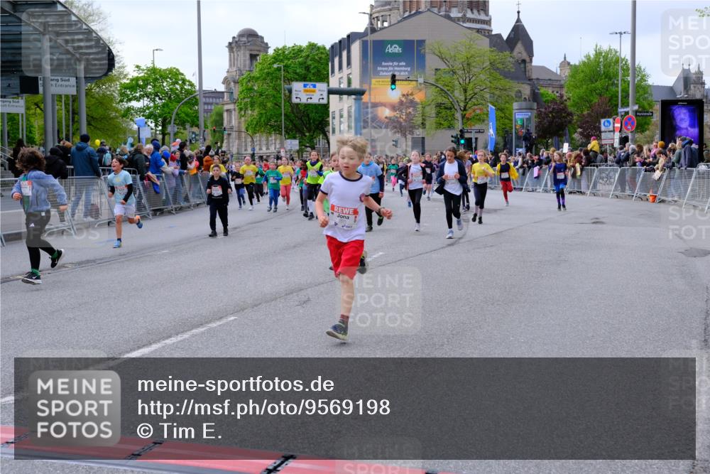 25.04.2026 - Das Zehntel Tim E. http://msf.ph/oto/9569198 25.04.2026 08:56:38 Ziel 1192, 1280, 1290, 1318, 1555, 1557, 1563, 1564, 1566, 1993, 1998, 2076, 2247, 2429, 2512, 2522, 2563, 2629, 2651, 2674, 2805, 2818, 2835, 2970, 2979, 3122, 3184, 3197, 3315, 3558, 3577, 4071 meine-sportfotos.de