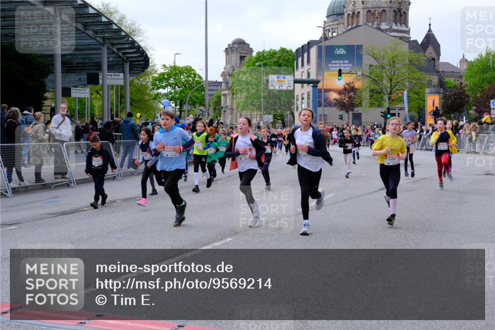 25.04.2026 - Das Zehntel Tim E. http://msf.ph/oto/9569214 25.04.2026 08:56:41 Ziel 1085, 1192, 1259, 1280, 1290, 1299, 1318, 1397, 1555, 1557, 1563, 1564, 1566, 1734, 1993, 1998, 2076, 2247, 2253, 2393, 2429, 2435, 2438, 2621, 2629, 2651, 2674, 2799, 2802, 2805, 2816, 2818, 2835, 2970, 2979, 3122, 3184, 3193, 3197, 3315, 3558, 3577, 3966, 3972, 4071 meine-sportfotos.de