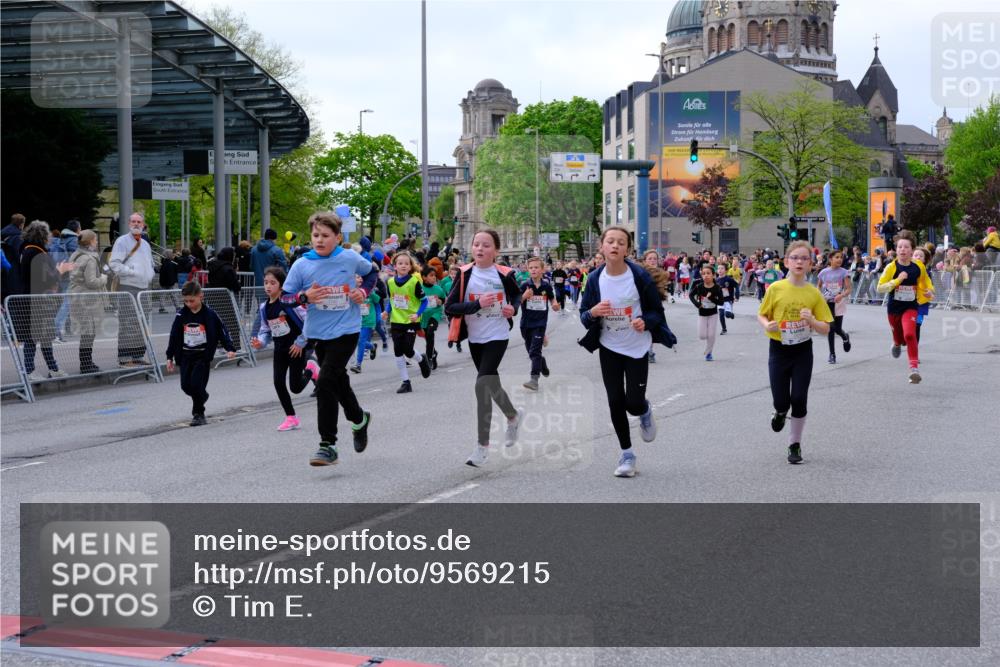 25.04.2026 - Das Zehntel Tim E. http://msf.ph/oto/9569215 25.04.2026 08:56:41 Ziel 1085, 1192, 1259, 1280, 1290, 1299, 1318, 1397, 1555, 1557, 1563, 1564, 1566, 1734, 1993, 1998, 2076, 2247, 2253, 2393, 2429, 2435, 2438, 2621, 2629, 2651, 2674, 2799, 2802, 2805, 2816, 2818, 2835, 2970, 2979, 3122, 3184, 3193, 3197, 3315, 3558, 3577, 3966, 3972, 4071 meine-sportfotos.de