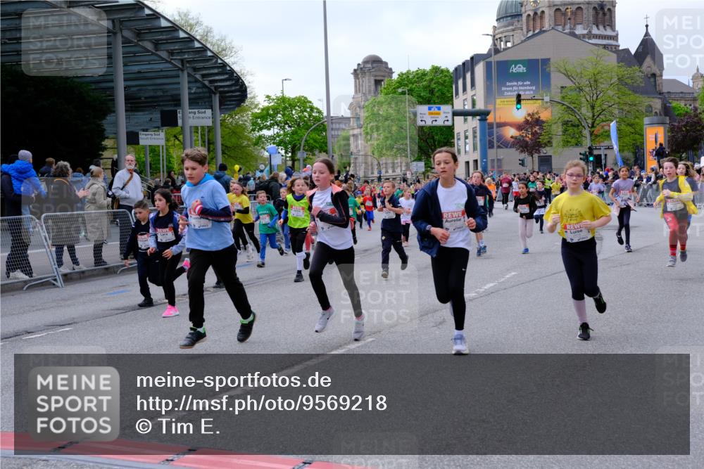 25.04.2026 - Das Zehntel Tim E. http://msf.ph/oto/9569218 25.04.2026 08:56:41 Ziel 1085, 1192, 1259, 1280, 1290, 1299, 1318, 1397, 1555, 1557, 1563, 1564, 1566, 1734, 1993, 1998, 2076, 2247, 2253, 2393, 2429, 2435, 2438, 2621, 2629, 2651, 2674, 2799, 2802, 2805, 2816, 2818, 2835, 2970, 2979, 3122, 3184, 3193, 3197, 3315, 3558, 3577, 3966, 3972, 4071 meine-sportfotos.de