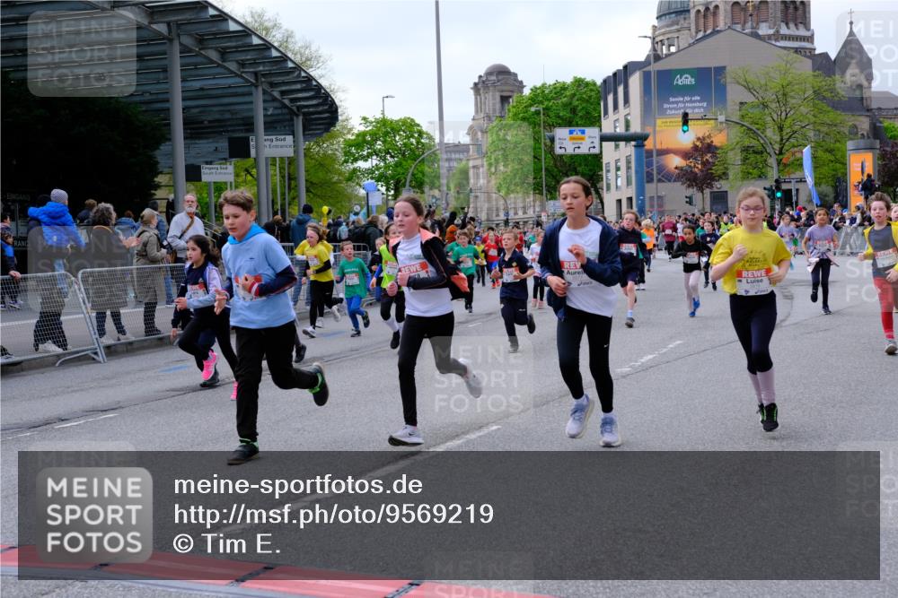 25.04.2026 - Das Zehntel Tim E. http://msf.ph/oto/9569219 25.04.2026 08:56:41 Ziel 1085, 1192, 1259, 1280, 1290, 1299, 1318, 1397, 1555, 1557, 1563, 1564, 1566, 1734, 1993, 1998, 2076, 2247, 2253, 2393, 2429, 2435, 2438, 2621, 2629, 2651, 2674, 2799, 2802, 2805, 2816, 2818, 2835, 2970, 2979, 3122, 3184, 3193, 3197, 3315, 3558, 3577, 3966, 3972, 4071 meine-sportfotos.de