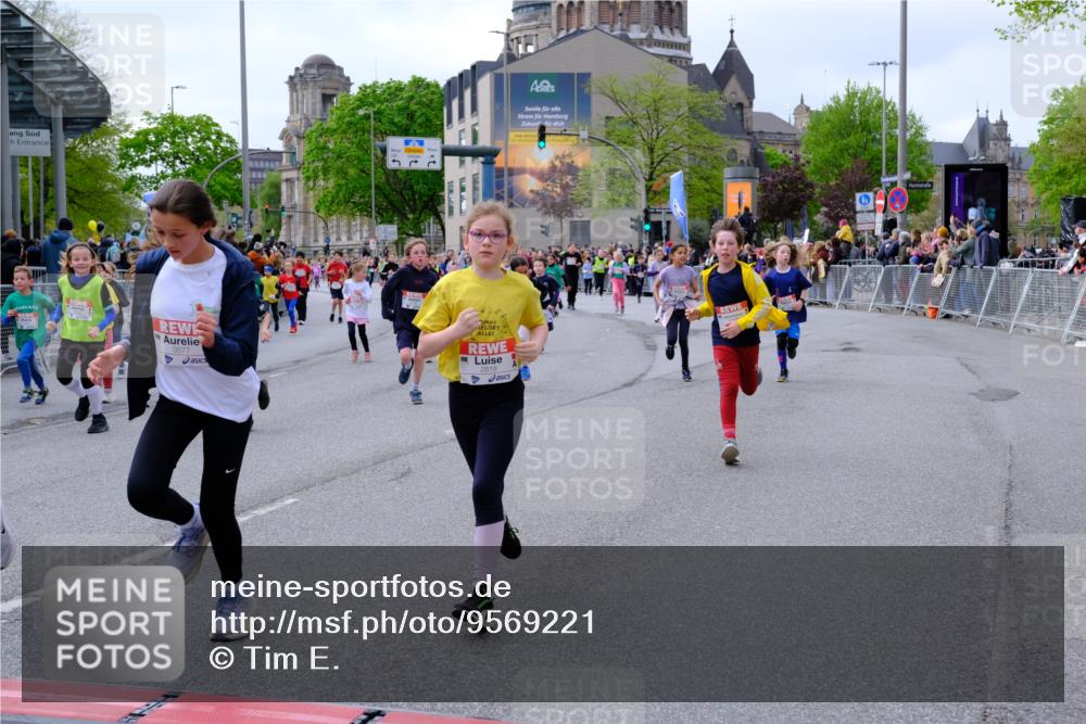 25.04.2026 - Das Zehntel Tim E. http://msf.ph/oto/9569221 25.04.2026 08:56:42 Ziel 1085, 1192, 1259, 1280, 1290, 1292, 1299, 1318, 1397, 1555, 1557, 1563, 1564, 1566, 1734, 1993, 1998, 2076, 2253, 2393, 2429, 2435, 2438, 2621, 2629, 2651, 2674, 2799, 2802, 2816, 2818, 2835, 2970, 2979, 3122, 3184, 3193, 3197, 3315, 3558, 3577, 3966, 3972, 4071 meine-sportfotos.de