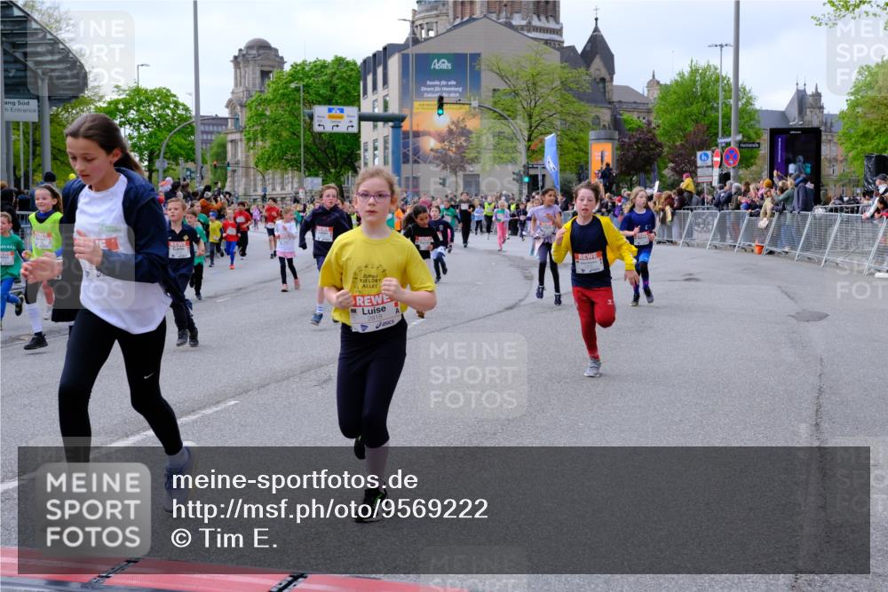 25.04.2026 - Das Zehntel Tim E. http://msf.ph/oto/9569222 25.04.2026 08:56:42 Ziel 1085, 1192, 1259, 1280, 1290, 1292, 1299, 1318, 1397, 1555, 1557, 1563, 1564, 1566, 1734, 1993, 1998, 2076, 2253, 2393, 2429, 2435, 2438, 2621, 2629, 2651, 2674, 2799, 2802, 2816, 2818, 2835, 2970, 2979, 3122, 3184, 3193, 3197, 3315, 3558, 3577, 3966, 3972, 4071 meine-sportfotos.de