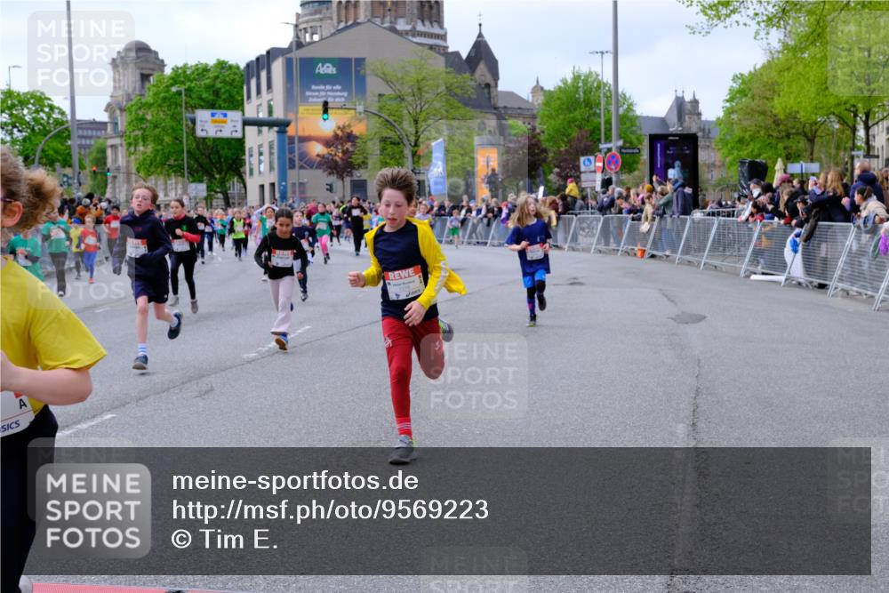25.04.2026 - Das Zehntel Tim E. http://msf.ph/oto/9569223 25.04.2026 08:56:43 Ziel 1085, 1192, 1259, 1280, 1290, 1292, 1299, 1318, 1397, 1555, 1557, 1563, 1564, 1566, 1734, 1993, 1998, 2076, 2253, 2393, 2429, 2435, 2438, 2621, 2629, 2651, 2674, 2799, 2802, 2816, 2818, 2835, 2970, 2979, 3122, 3184, 3193, 3197, 3315, 3444, 3558, 3577, 3966, 3972, 4071 meine-sportfotos.de