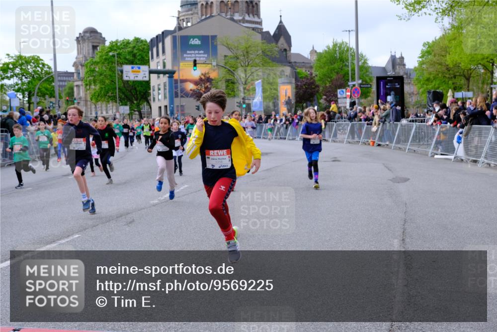 25.04.2026 - Das Zehntel Tim E. http://msf.ph/oto/9569225 25.04.2026 08:56:43 Ziel 1085, 1192, 1259, 1280, 1290, 1292, 1299, 1318, 1397, 1555, 1557, 1563, 1564, 1566, 1734, 1993, 1998, 2076, 2253, 2393, 2429, 2435, 2438, 2621, 2629, 2651, 2674, 2799, 2802, 2816, 2818, 2835, 2970, 2979, 3122, 3184, 3193, 3197, 3315, 3444, 3558, 3577, 3966, 3972, 4071 meine-sportfotos.de