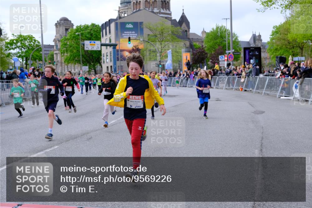 25.04.2026 - Das Zehntel Tim E. http://msf.ph/oto/9569226 25.04.2026 08:56:43 Ziel 1085, 1192, 1259, 1280, 1290, 1292, 1299, 1318, 1397, 1555, 1557, 1563, 1564, 1566, 1734, 1993, 1998, 2076, 2253, 2393, 2429, 2435, 2438, 2621, 2629, 2651, 2674, 2799, 2802, 2816, 2818, 2835, 2970, 2979, 3122, 3184, 3193, 3197, 3315, 3444, 3558, 3577, 3966, 3972, 4071 meine-sportfotos.de