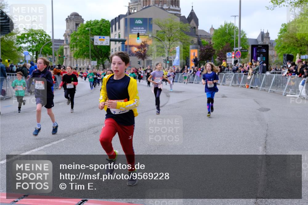25.04.2026 - Das Zehntel Tim E. http://msf.ph/oto/9569228 25.04.2026 08:56:43 Ziel 1085, 1192, 1259, 1280, 1290, 1292, 1299, 1318, 1397, 1555, 1557, 1563, 1564, 1566, 1734, 1993, 1998, 2076, 2253, 2393, 2429, 2435, 2438, 2621, 2629, 2651, 2674, 2799, 2802, 2816, 2818, 2835, 2970, 2979, 3122, 3184, 3193, 3197, 3315, 3444, 3558, 3577, 3966, 3972, 4071 meine-sportfotos.de
