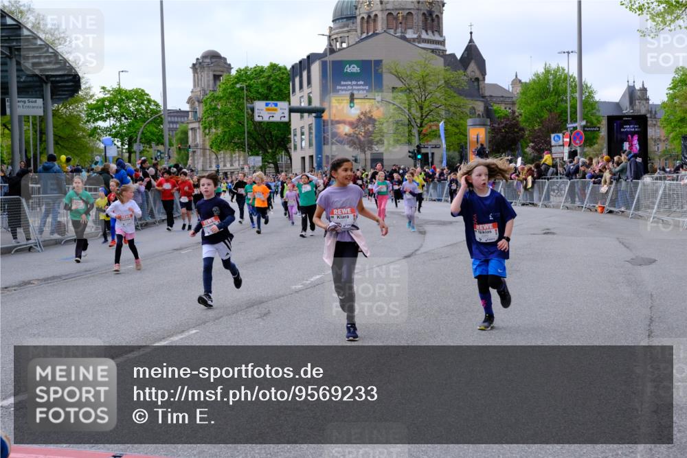 25.04.2026 - Das Zehntel Tim E. http://msf.ph/oto/9569233 25.04.2026 08:56:45 Ziel 1085, 1192, 1259, 1280, 1290, 1292, 1299, 1318, 1397, 1555, 1557, 1564, 1734, 1993, 1998, 2076, 2253, 2393, 2429, 2435, 2438, 2462, 2480, 2523, 2537, 2621, 2629, 2651, 2674, 2710, 2747, 2799, 2802, 2816, 2818, 2835, 3122, 3193, 3315, 3444, 3558, 3577, 3657, 3966, 3972 meine-sportfotos.de