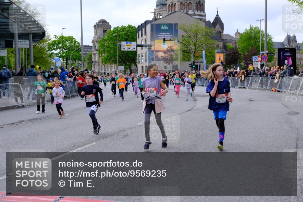 25.04.2026 - Das Zehntel Tim E. http://msf.ph/oto/9569235 25.04.2026 08:56:45 Ziel 1085, 1192, 1259, 1280, 1290, 1292, 1299, 1318, 1397, 1555, 1557, 1564, 1734, 1993, 1998, 2076, 2253, 2393, 2429, 2435, 2438, 2462, 2480, 2523, 2537, 2621, 2629, 2651, 2674, 2710, 2747, 2799, 2802, 2816, 2818, 2835, 3122, 3193, 3315, 3444, 3558, 3577, 3657, 3966, 3972 meine-sportfotos.de