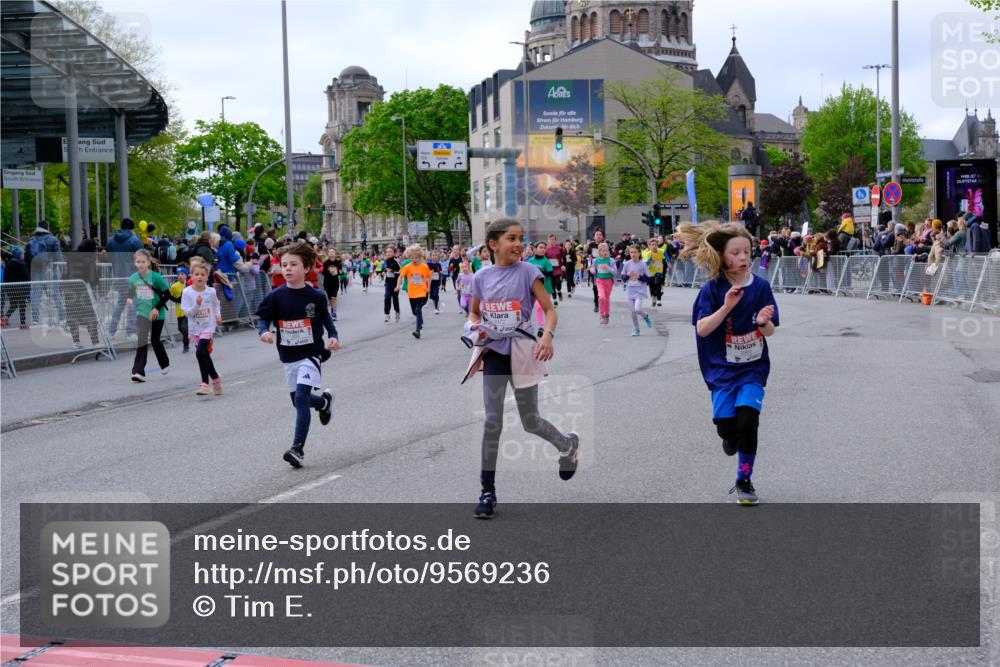 25.04.2026 - Das Zehntel Tim E. http://msf.ph/oto/9569236 25.04.2026 08:56:45 Ziel 1085, 1192, 1259, 1280, 1290, 1292, 1299, 1318, 1397, 1555, 1557, 1564, 1734, 1993, 1998, 2076, 2253, 2393, 2429, 2435, 2438, 2462, 2480, 2523, 2537, 2621, 2629, 2651, 2674, 2710, 2747, 2799, 2802, 2816, 2818, 2835, 3122, 3193, 3315, 3444, 3558, 3577, 3657, 3966, 3972 meine-sportfotos.de