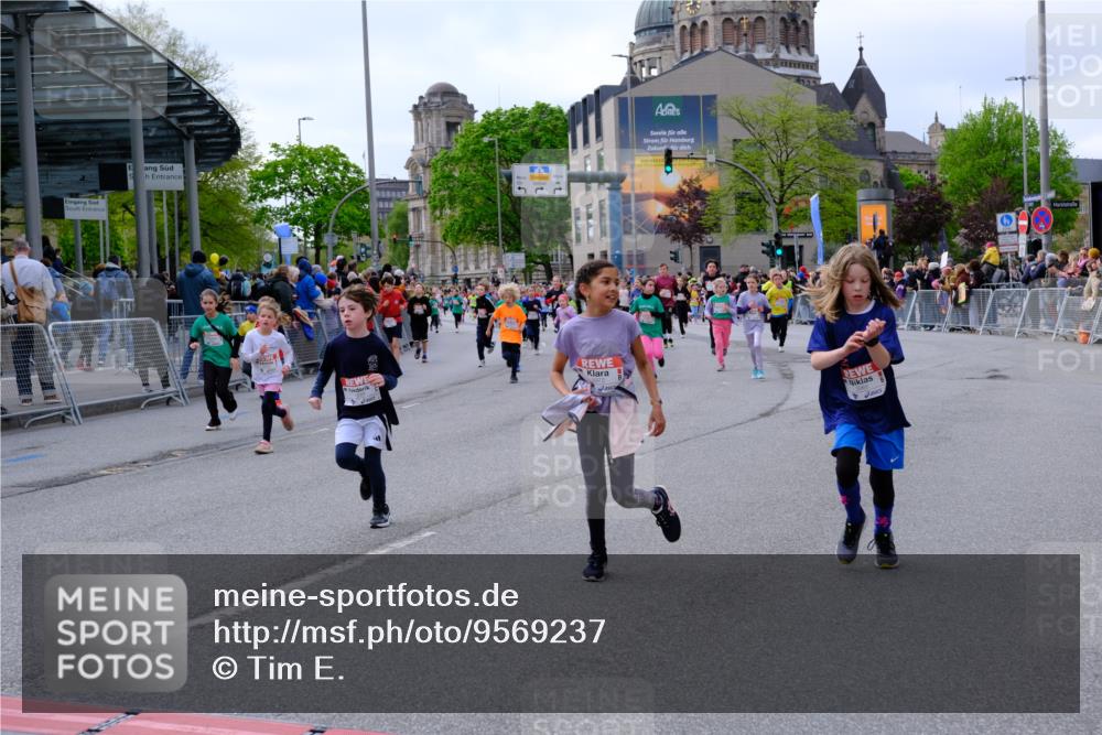 25.04.2026 - Das Zehntel Tim E. http://msf.ph/oto/9569237 25.04.2026 08:56:45 Ziel 1085, 1192, 1259, 1280, 1290, 1292, 1299, 1318, 1397, 1555, 1557, 1564, 1734, 1993, 1998, 2076, 2253, 2393, 2429, 2435, 2438, 2462, 2480, 2523, 2537, 2621, 2629, 2651, 2674, 2710, 2747, 2799, 2802, 2816, 2818, 2835, 3122, 3193, 3315, 3444, 3558, 3577, 3657, 3966, 3972 meine-sportfotos.de