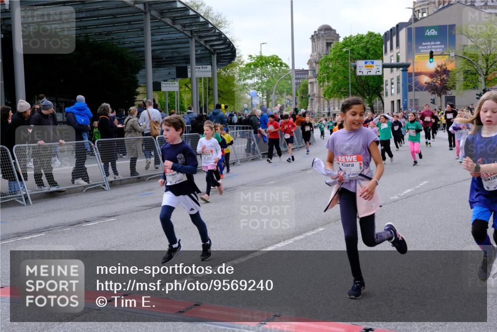 25.04.2026 - Das Zehntel Tim E. http://msf.ph/oto/9569240 25.04.2026 08:56:46 Ziel 1085, 1192, 1259, 1280, 1290, 1292, 1299, 1313, 1318, 1397, 1555, 1734, 1993, 1998, 2253, 2393, 2405, 2435, 2438, 2462, 2480, 2523, 2537, 2621, 2651, 2674, 2710, 2747, 2749, 2799, 2802, 2816, 2818, 2835, 2951, 3193, 3315, 3444, 3558, 3577, 3657, 3904, 3966, 3972 meine-sportfotos.de