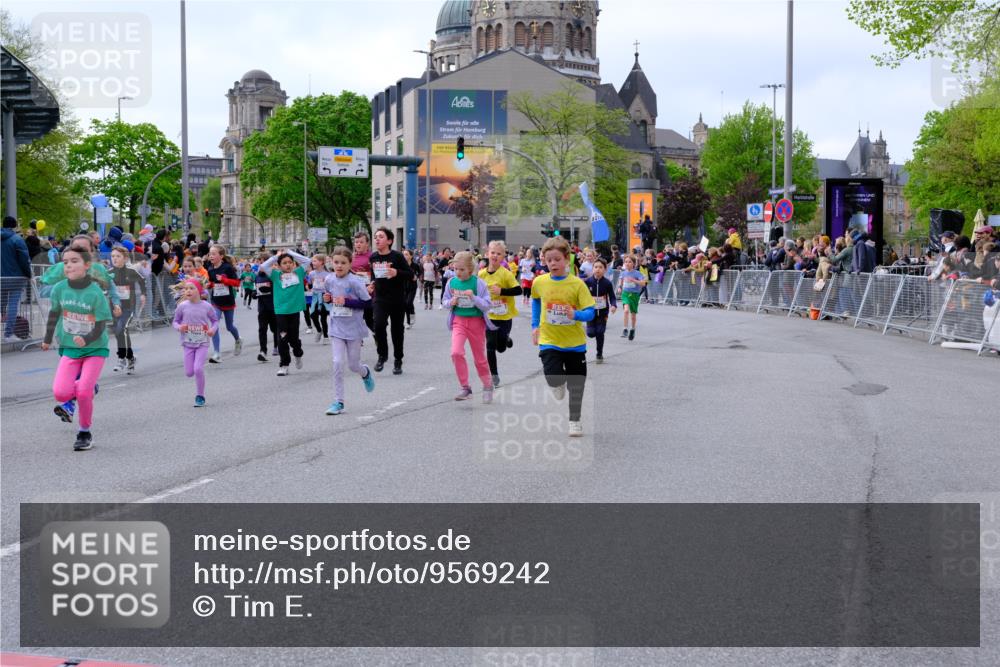 25.04.2026 - Das Zehntel Tim E. http://msf.ph/oto/9569242 25.04.2026 08:56:48 Ziel 1085, 1182, 1192, 1259, 1290, 1292, 1299, 1313, 1318, 1397, 1734, 1826, 1993, 2020, 2253, 2311, 2393, 2405, 2435, 2438, 2462, 2480, 2523, 2537, 2621, 2664, 2710, 2747, 2749, 2799, 2802, 2816, 2818, 2941, 2951, 2953, 2963, 3005, 3029, 3193, 3444, 3558, 3577, 3657, 3884, 3887, 3904, 3966, 3972, 4033, 4034 meine-sportfotos.de