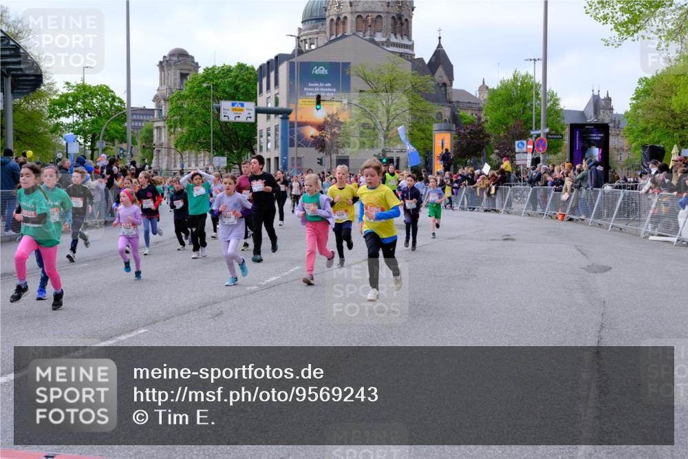 25.04.2026 - Das Zehntel Tim E. http://msf.ph/oto/9569243 25.04.2026 08:56:49 Ziel 1085, 1088, 1182, 1192, 1259, 1290, 1292, 1299, 1313, 1318, 1397, 1734, 1815, 1826, 2020, 2253, 2311, 2393, 2405, 2435, 2438, 2462, 2480, 2523, 2537, 2621, 2664, 2710, 2747, 2749, 2799, 2802, 2816, 2818, 2941, 2951, 2953, 2963, 3005, 3029, 3193, 3254, 3444, 3558, 3577, 3657, 3812, 3884, 3887, 3904, 3966, 3972, 4033, 4034 meine-sportfotos.de