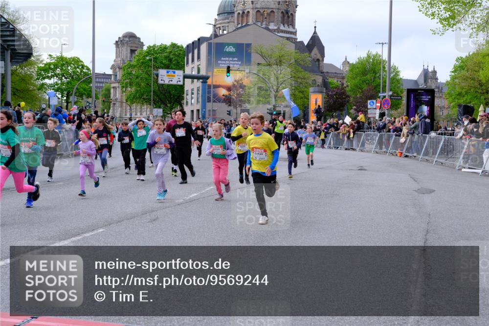 25.04.2026 - Das Zehntel Tim E. http://msf.ph/oto/9569244 25.04.2026 08:56:49 Ziel 1085, 1088, 1182, 1192, 1259, 1290, 1292, 1299, 1313, 1318, 1397, 1734, 1815, 1826, 2020, 2253, 2311, 2393, 2405, 2435, 2438, 2462, 2480, 2523, 2537, 2621, 2664, 2710, 2747, 2749, 2799, 2802, 2816, 2818, 2941, 2951, 2953, 2963, 3005, 3029, 3193, 3254, 3444, 3558, 3577, 3657, 3812, 3884, 3887, 3904, 3966, 3972, 4033, 4034 meine-sportfotos.de