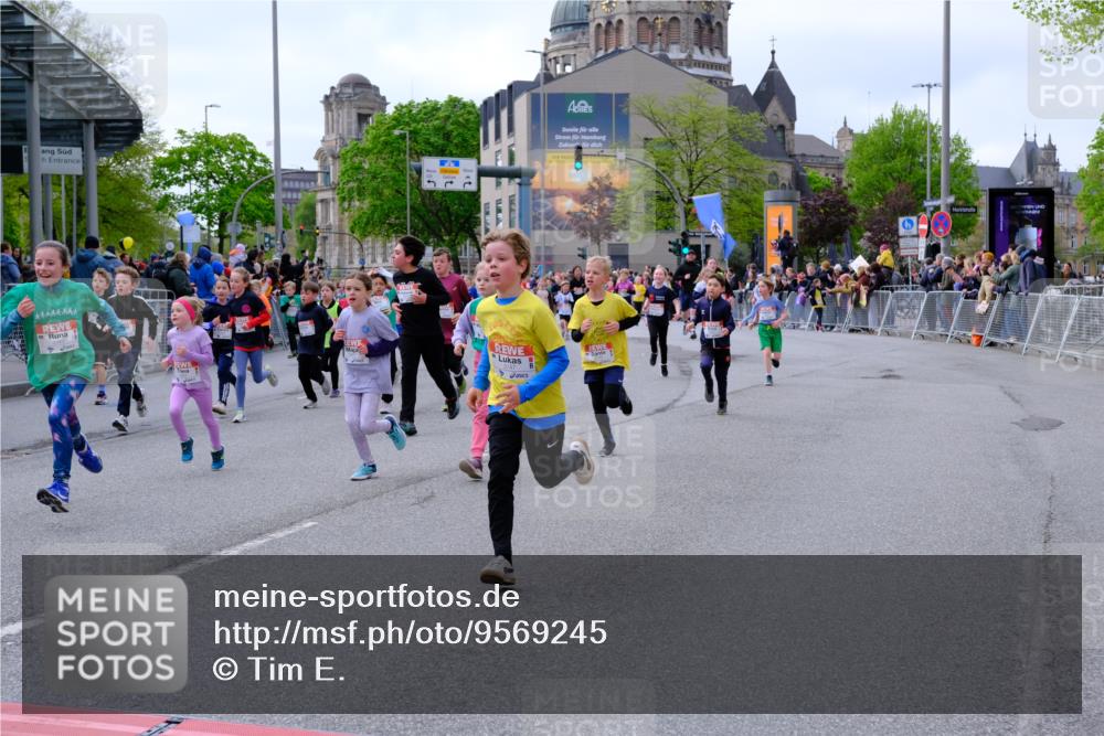 25.04.2026 - Das Zehntel Tim E. http://msf.ph/oto/9569245 25.04.2026 08:56:49 Ziel 1085, 1088, 1182, 1192, 1259, 1290, 1292, 1299, 1313, 1318, 1397, 1734, 1815, 1826, 2020, 2253, 2311, 2393, 2405, 2435, 2438, 2462, 2480, 2523, 2537, 2621, 2664, 2710, 2747, 2749, 2799, 2802, 2816, 2818, 2941, 2951, 2953, 2963, 3005, 3029, 3193, 3254, 3444, 3558, 3577, 3657, 3812, 3884, 3887, 3904, 3966, 3972, 4033, 4034 meine-sportfotos.de