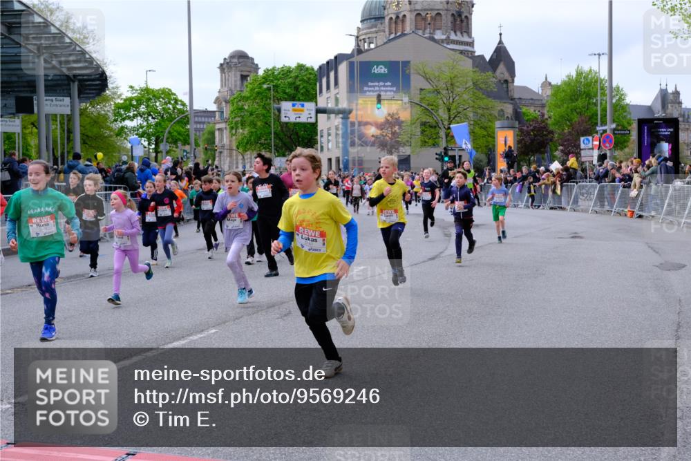 25.04.2026 - Das Zehntel Tim E. http://msf.ph/oto/9569246 25.04.2026 08:56:49 Ziel 1085, 1088, 1182, 1192, 1259, 1290, 1292, 1299, 1313, 1318, 1397, 1734, 1815, 1826, 2020, 2253, 2311, 2393, 2405, 2435, 2438, 2462, 2480, 2523, 2537, 2621, 2664, 2710, 2747, 2749, 2799, 2802, 2816, 2818, 2941, 2951, 2953, 2963, 3005, 3029, 3193, 3254, 3444, 3558, 3577, 3657, 3812, 3884, 3887, 3904, 3966, 3972, 4033, 4034 meine-sportfotos.de