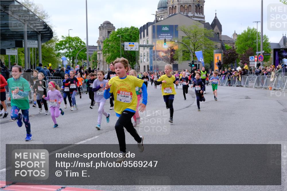 25.04.2026 - Das Zehntel Tim E. http://msf.ph/oto/9569247 25.04.2026 08:56:49 Ziel 1085, 1088, 1182, 1192, 1259, 1290, 1292, 1299, 1313, 1318, 1397, 1734, 1815, 1826, 2020, 2253, 2311, 2393, 2405, 2435, 2438, 2462, 2480, 2523, 2537, 2621, 2664, 2710, 2747, 2749, 2799, 2802, 2816, 2818, 2941, 2951, 2953, 2963, 3005, 3029, 3193, 3254, 3444, 3558, 3577, 3657, 3812, 3884, 3887, 3904, 3966, 3972, 4033, 4034 meine-sportfotos.de